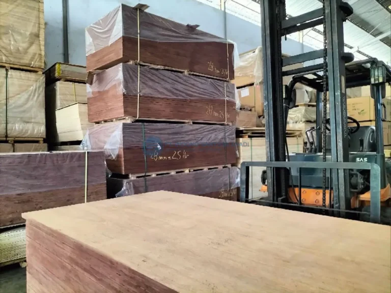 Container flooring Plywood 28mm - Full Kruing