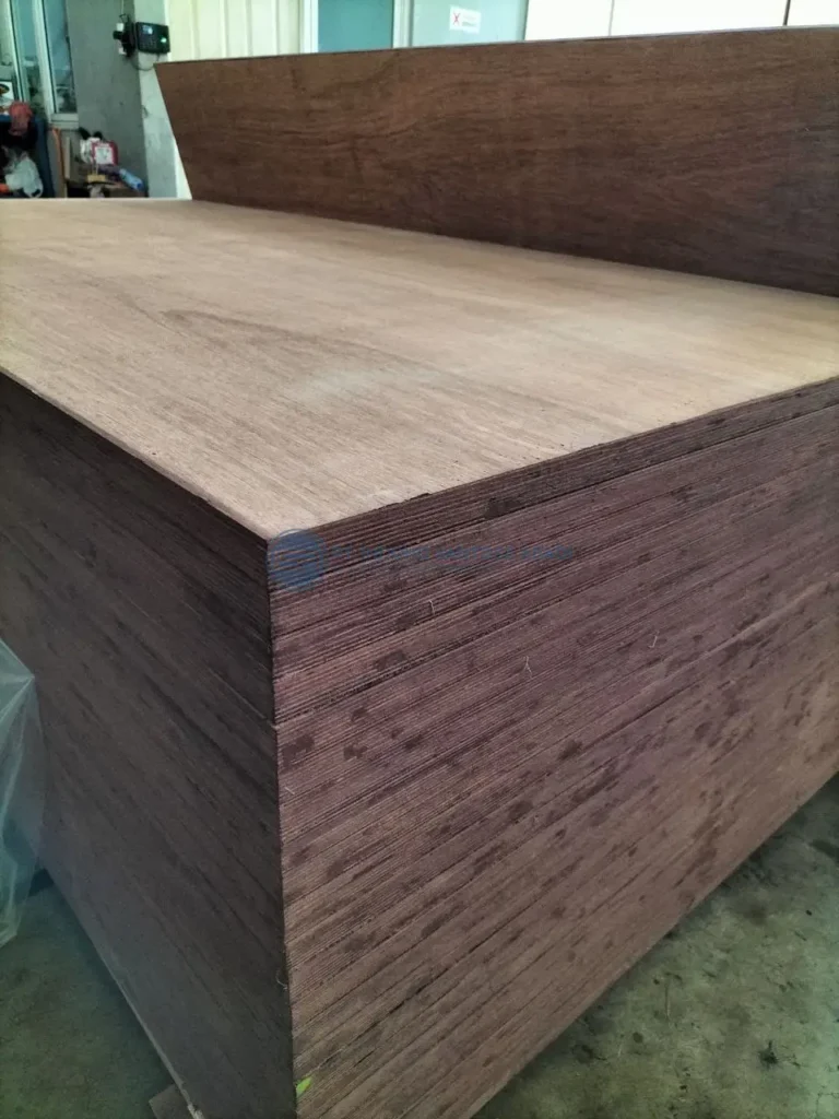 Container flooring Plywood 28mm - Full Kruing