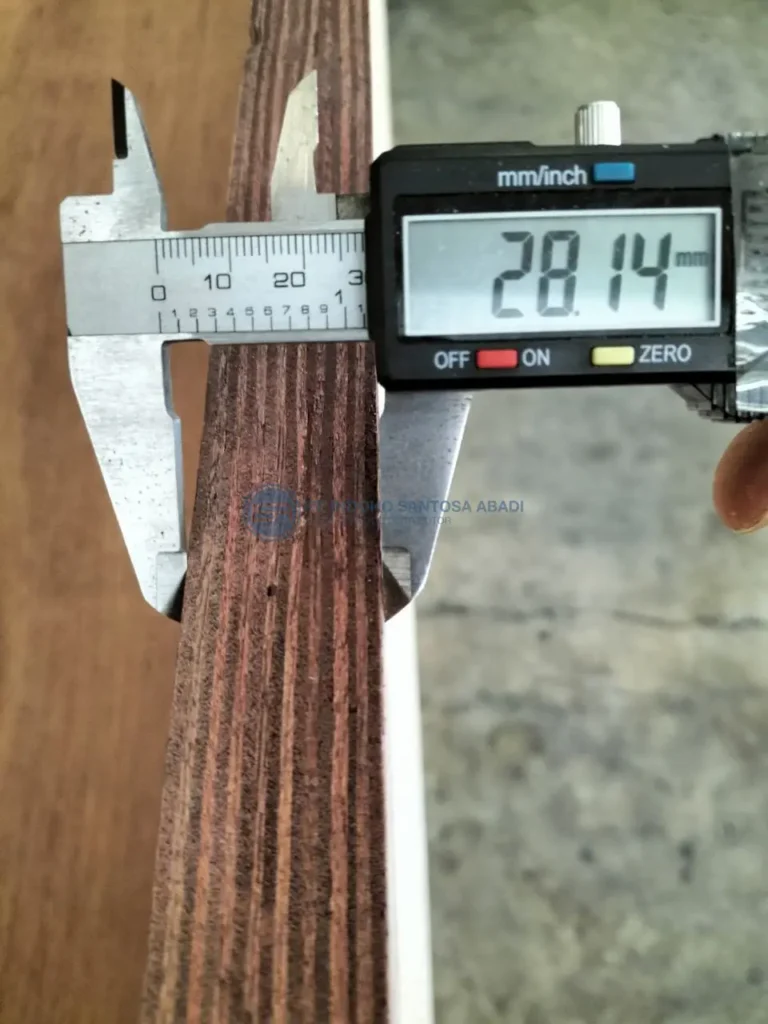 Container flooring Plywood 28mm - Full Kruing