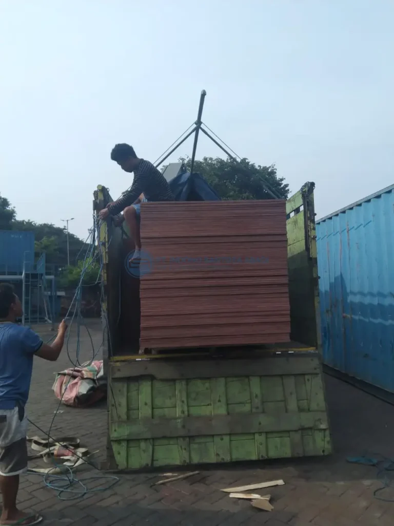 pengiriman container flooring plywood