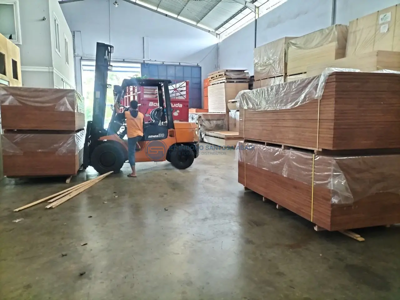 Distributor Container Flooring Plywood 28mm