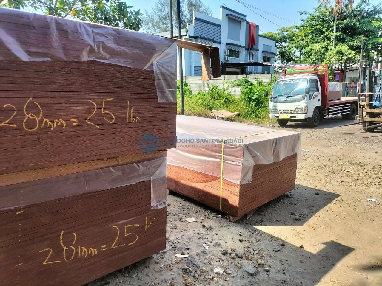 Container flooring Plywood 28mm - Full Kruing